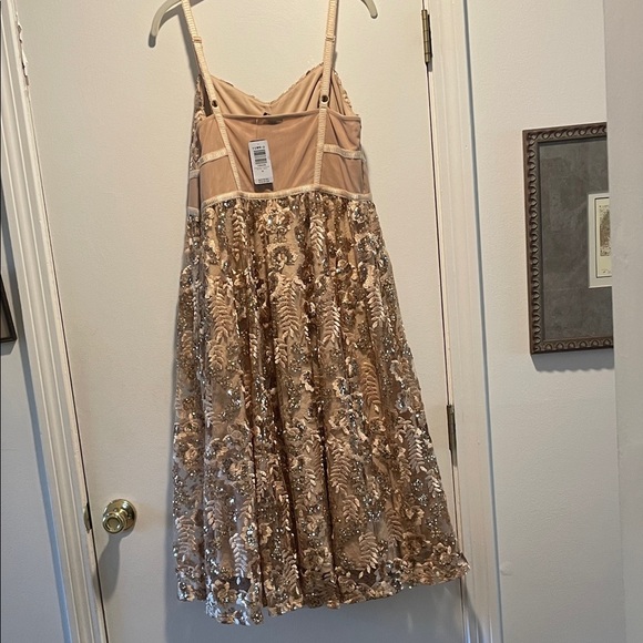Torrid NWT Gold Embroidered Sequin Formal Dress Beige Floral Midi Dress - Picture 11 of 15